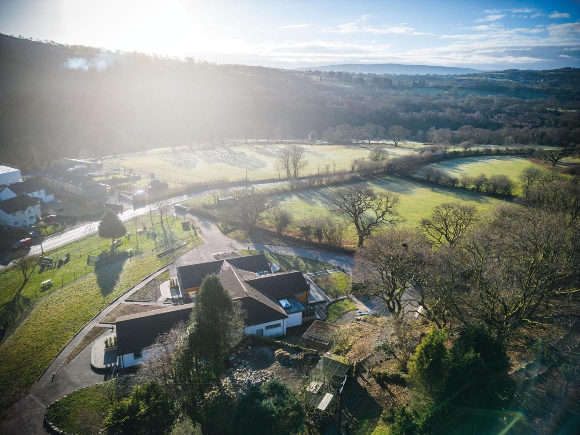 Suite 2 - Sleeping Giant Hotel - Pen Y Cae Inn เบรคอน ภายนอก รูปภาพ