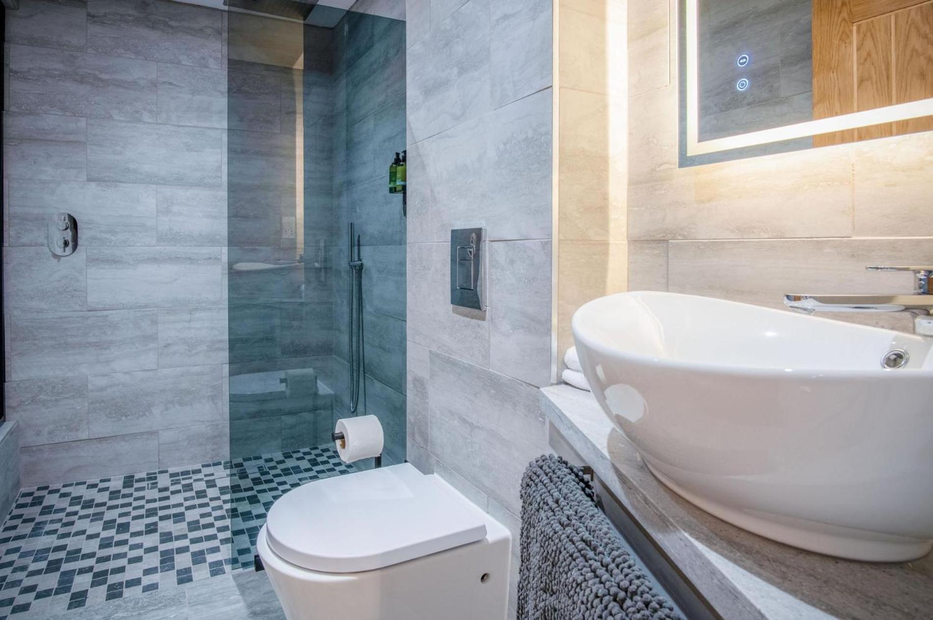 Suite 2 - Sleeping Giant Hotel - Pen Y Cae Inn เบรคอน ภายนอก รูปภาพ
